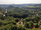 Chata s výhledem na Ohři, pozemek 1 255 m², 15 min Karlovy Vary, cena cena v RK, nabízí 