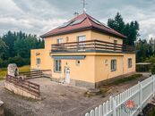 Prodej rodinného domu, užitná plocha 400 m2, pozemek 2994 m2, Karlovy Vary, cena 14980000 CZK / objekt, nabízí 